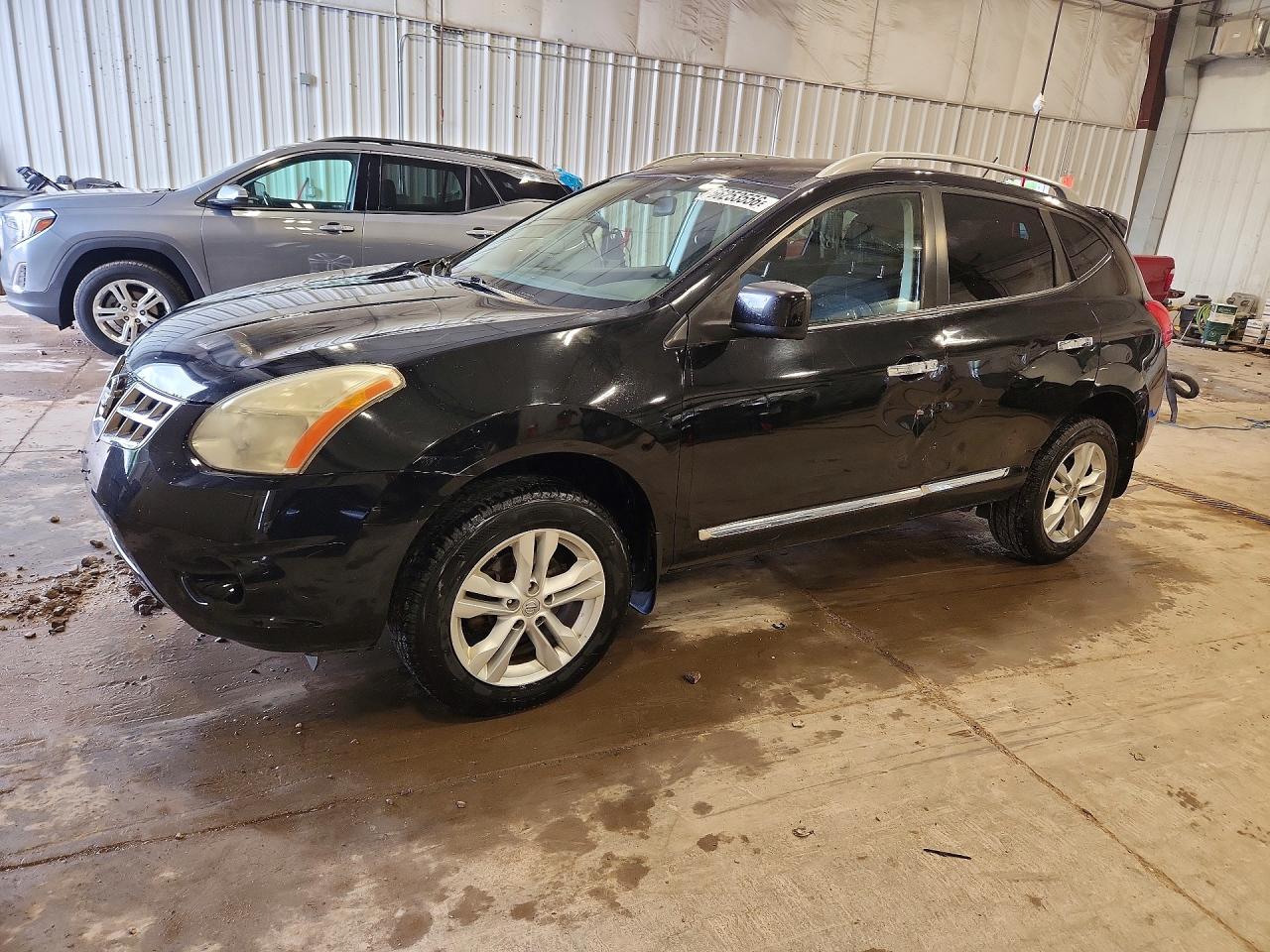 Salvage Nissan Rogue Image