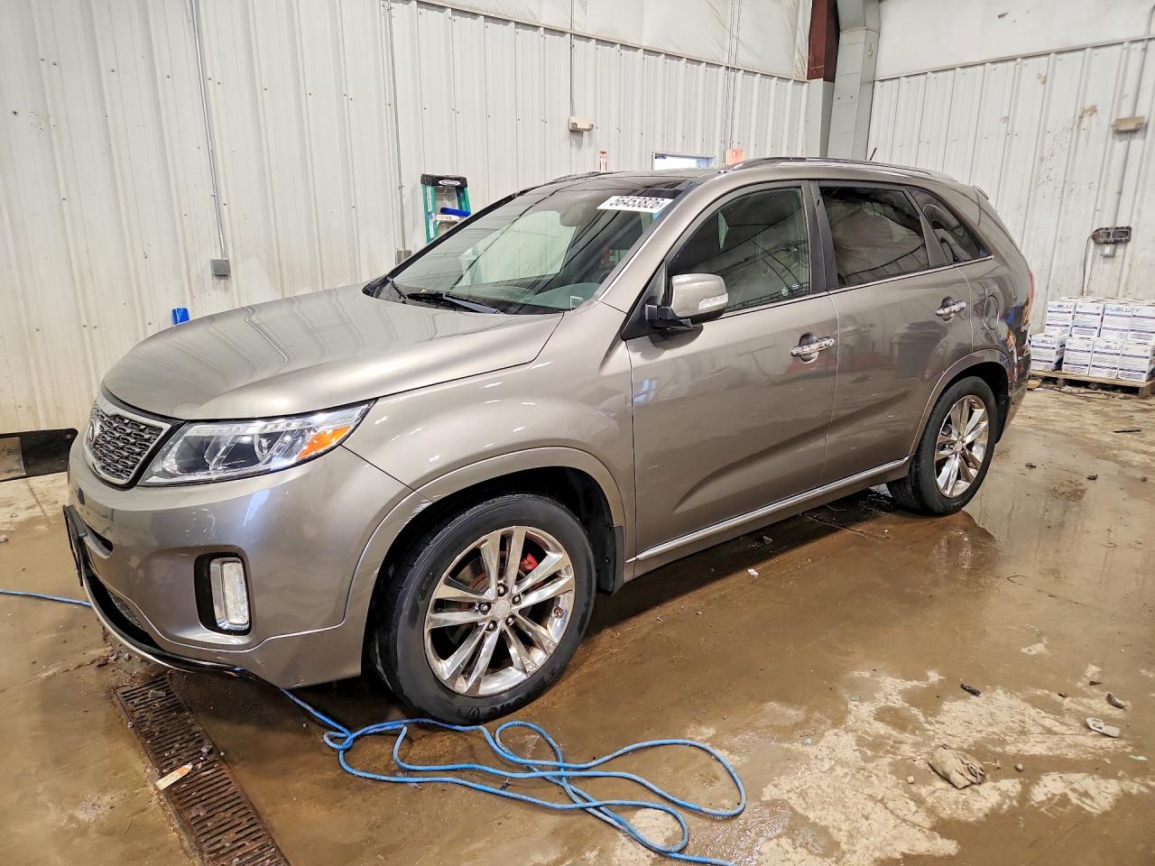 Salvage Kia Sorento Image