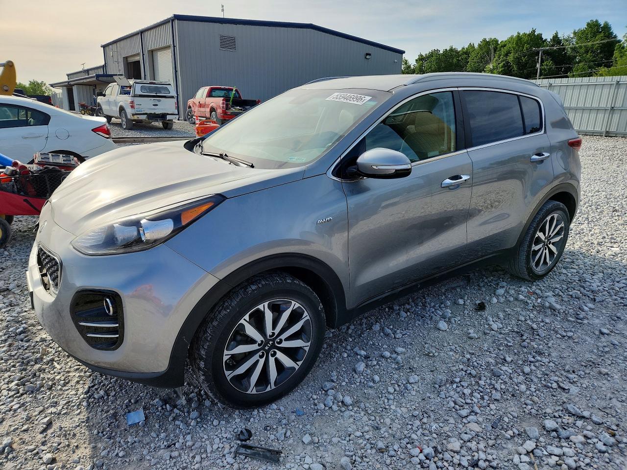 Salvage Kia Sportage Image