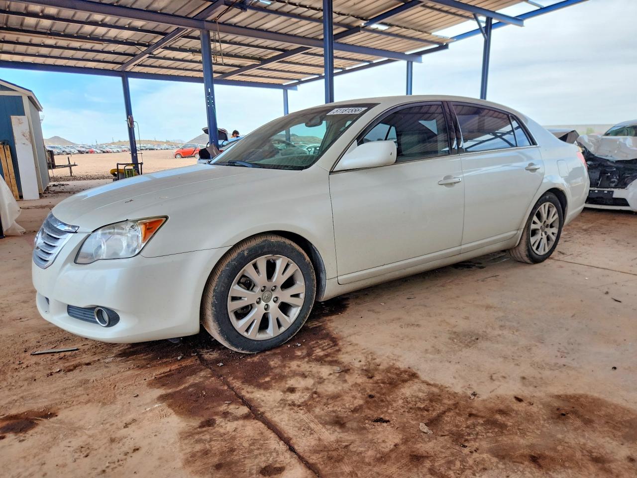 Salvage Toyota Avalon Image