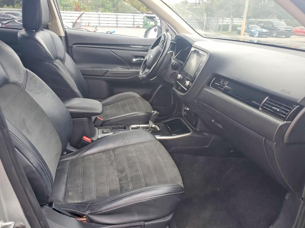 Mitsubishi Outlander Se