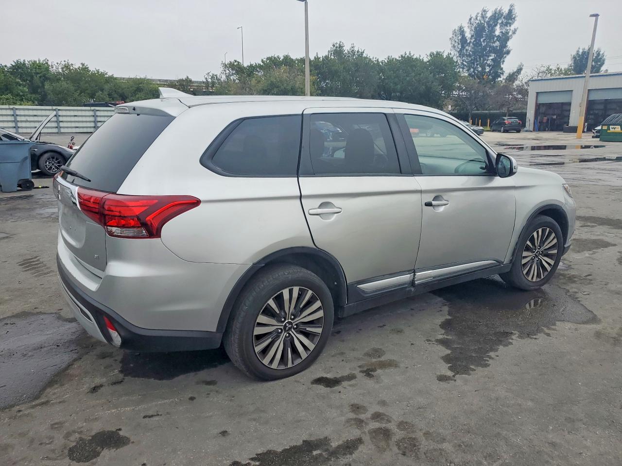 Mitsubishi Outlander Se