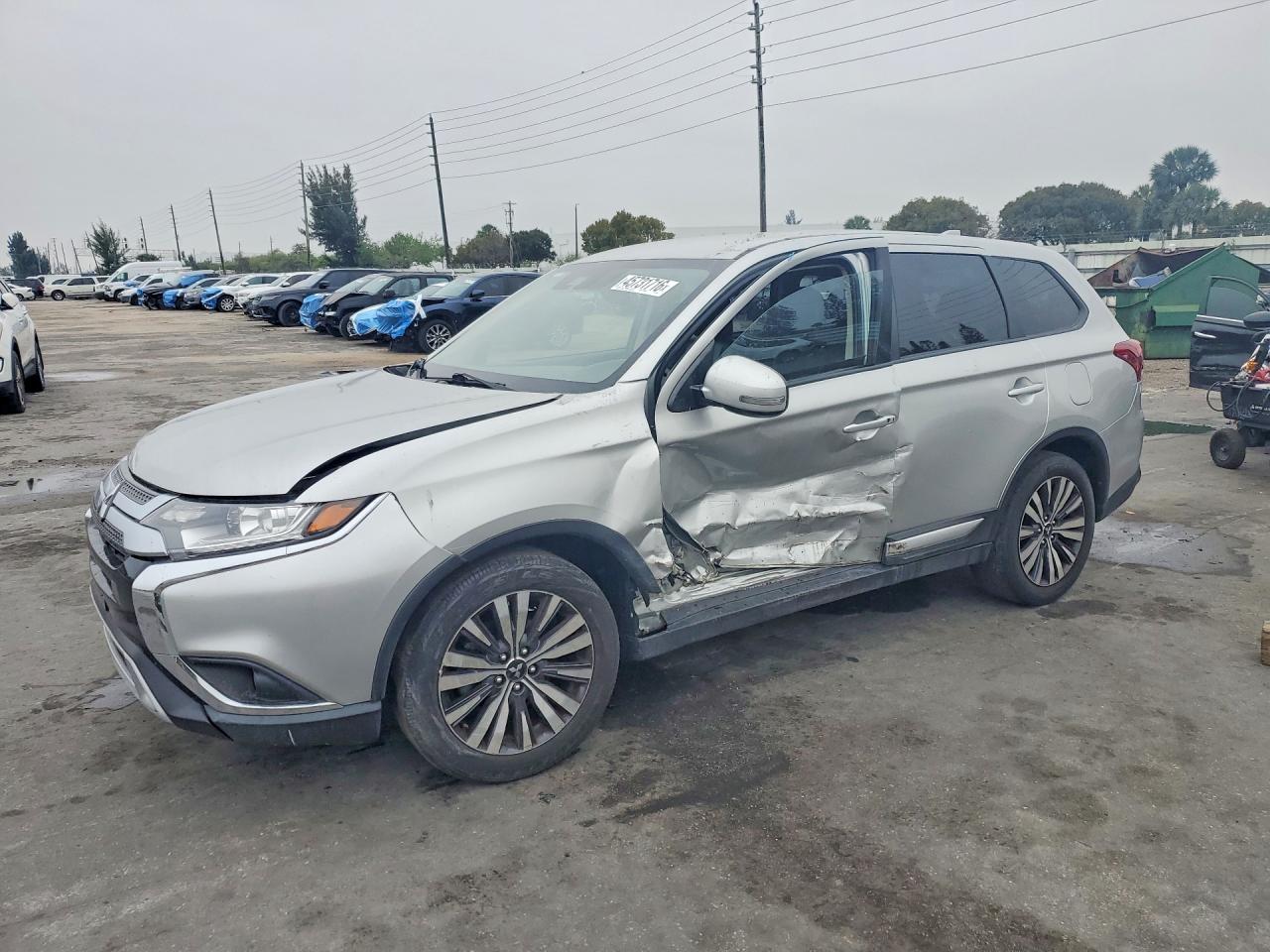 Salvage Mitsubishi Outlander Image