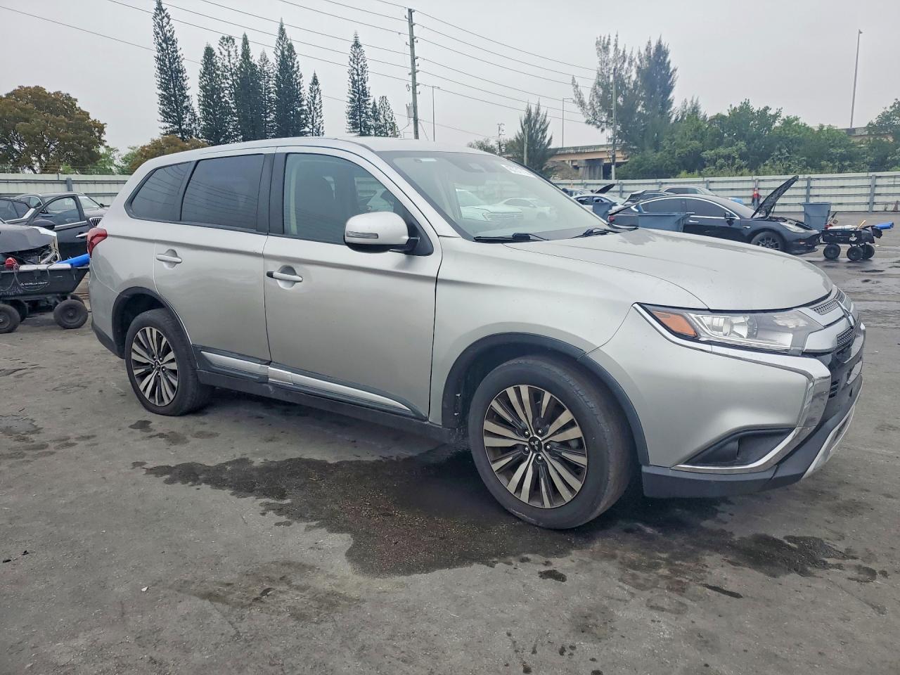 Mitsubishi Outlander Se