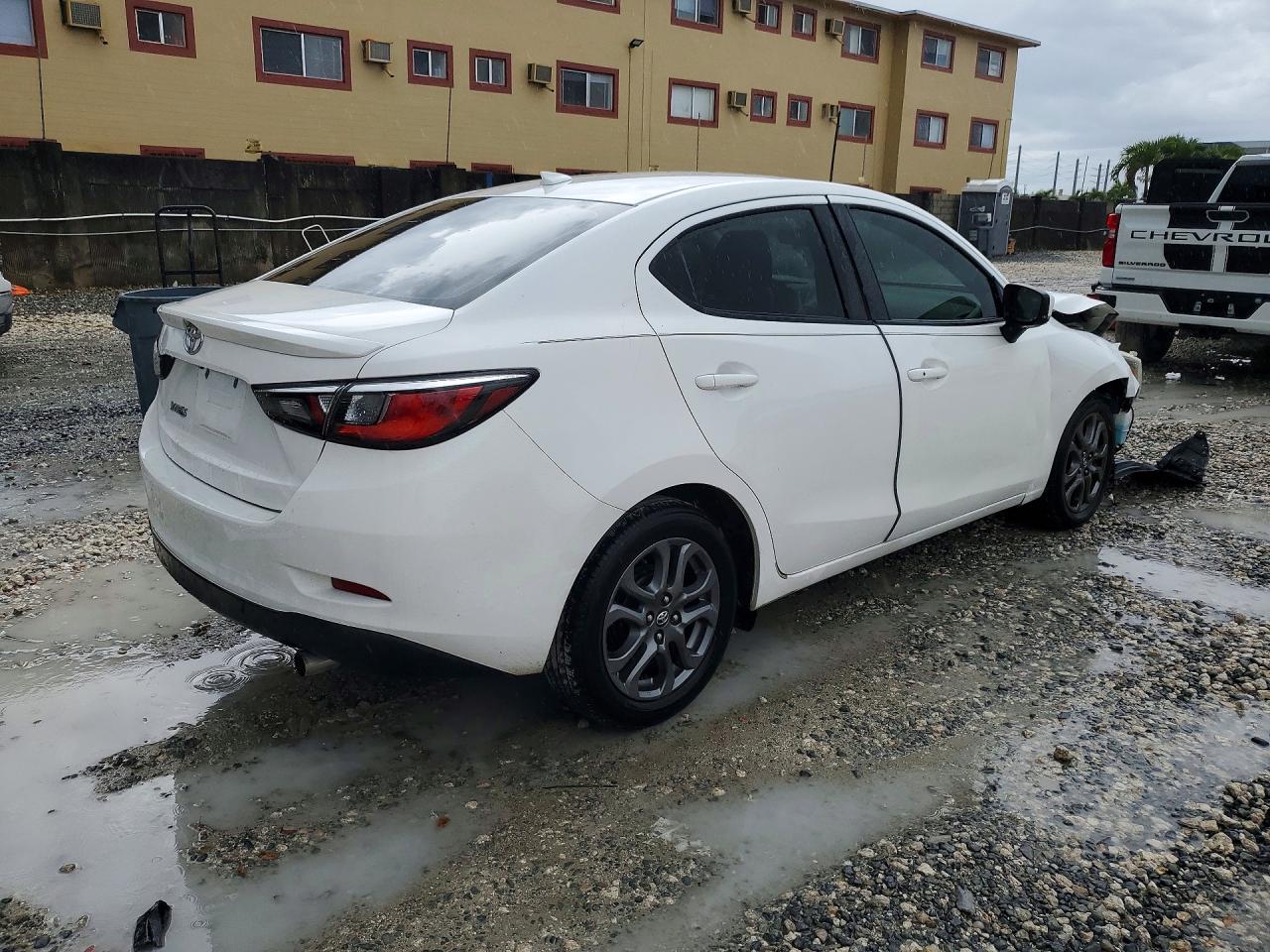 Toyota Yaris Le