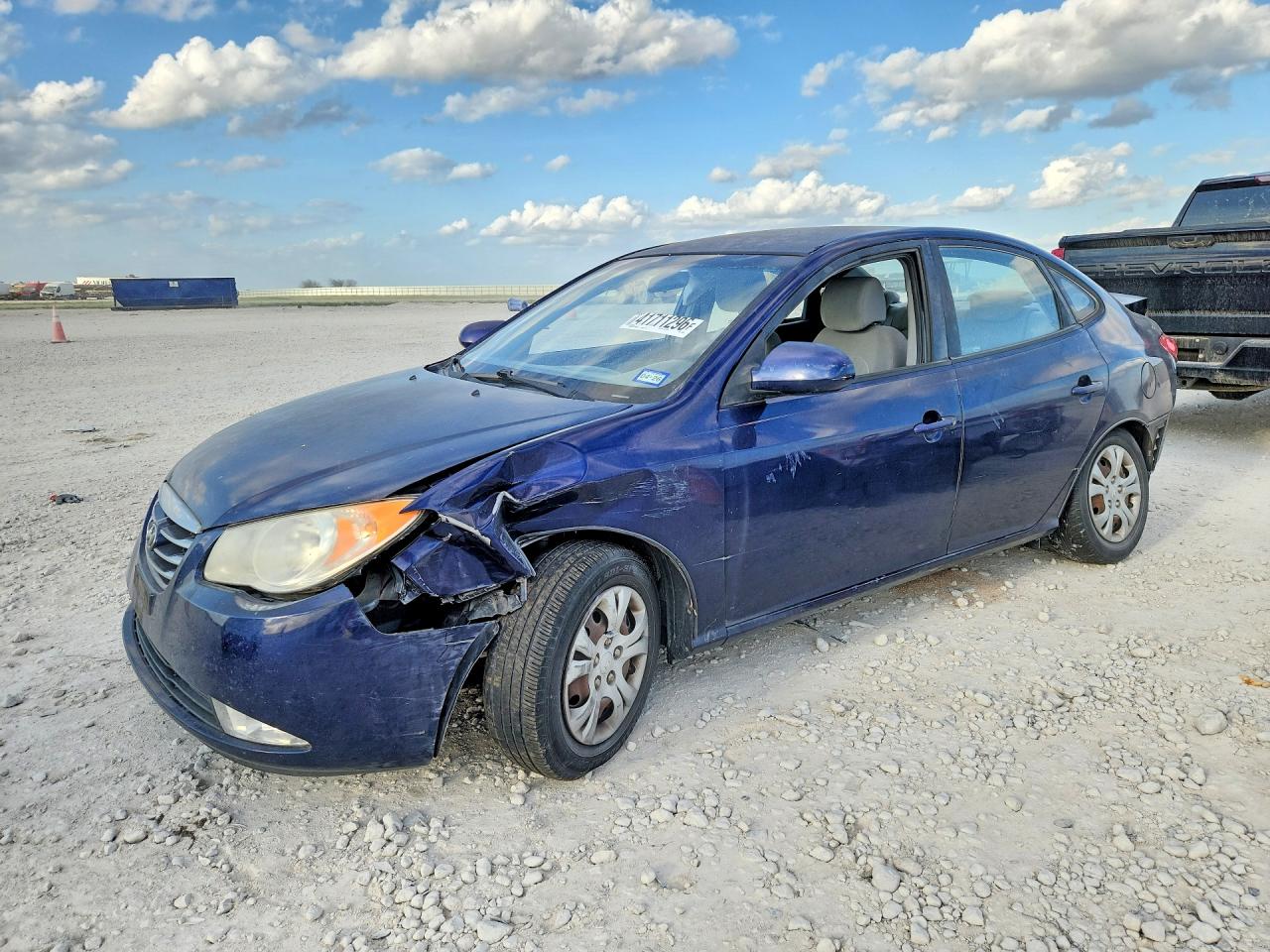Salvage Hyundai ELANTRA Image