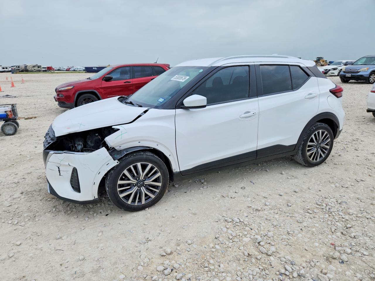 Salvage Nissan Kicks Image