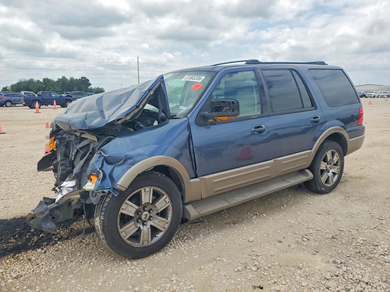 Salvage Ford Expedition Image
