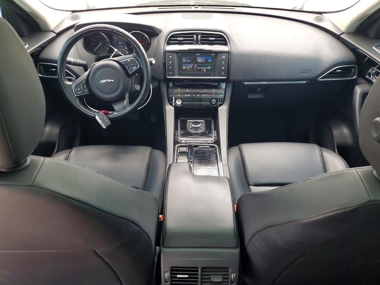 Jaguar F-PACE Premium