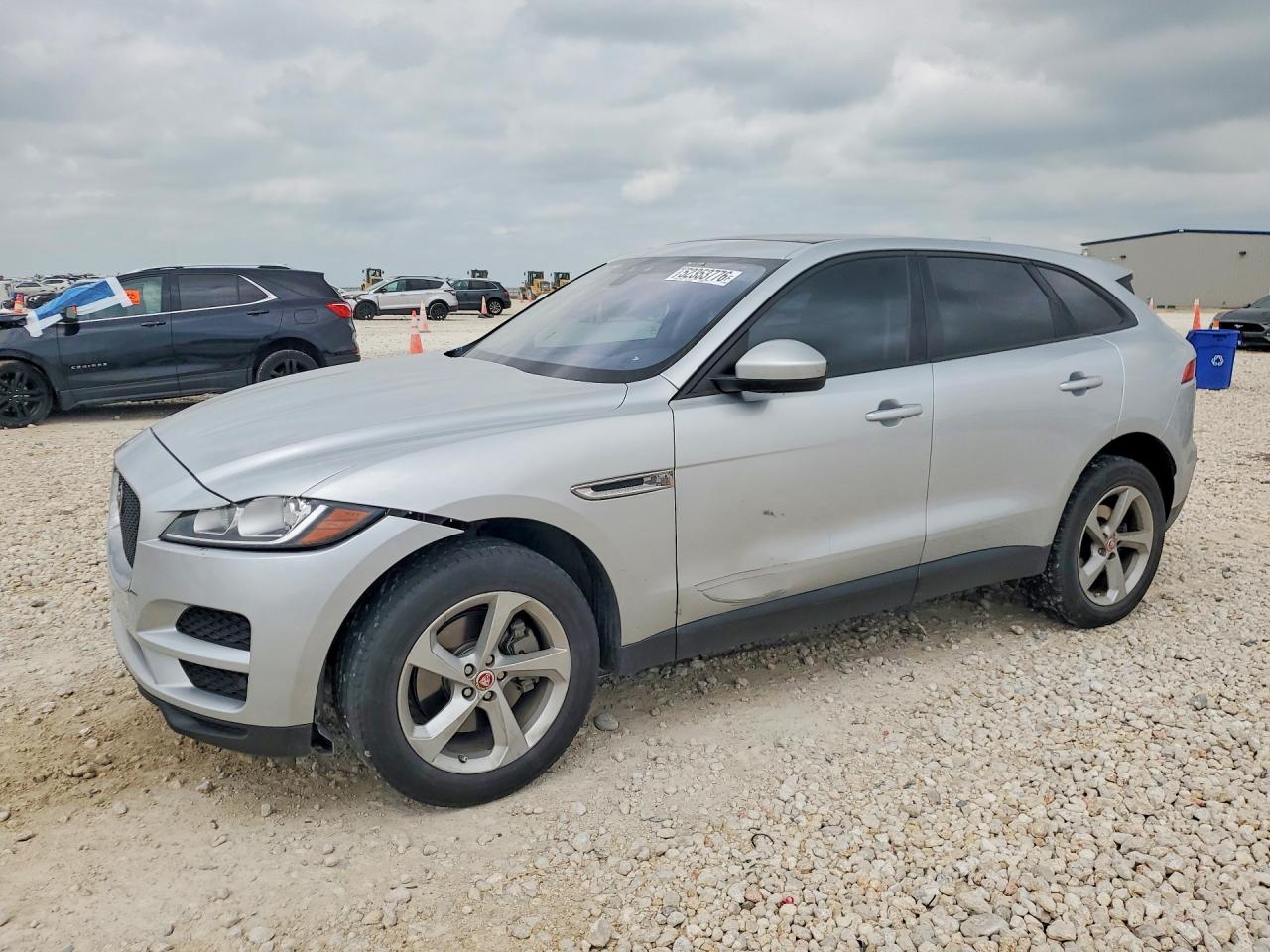 Salvage Jaguar F-PACE Image