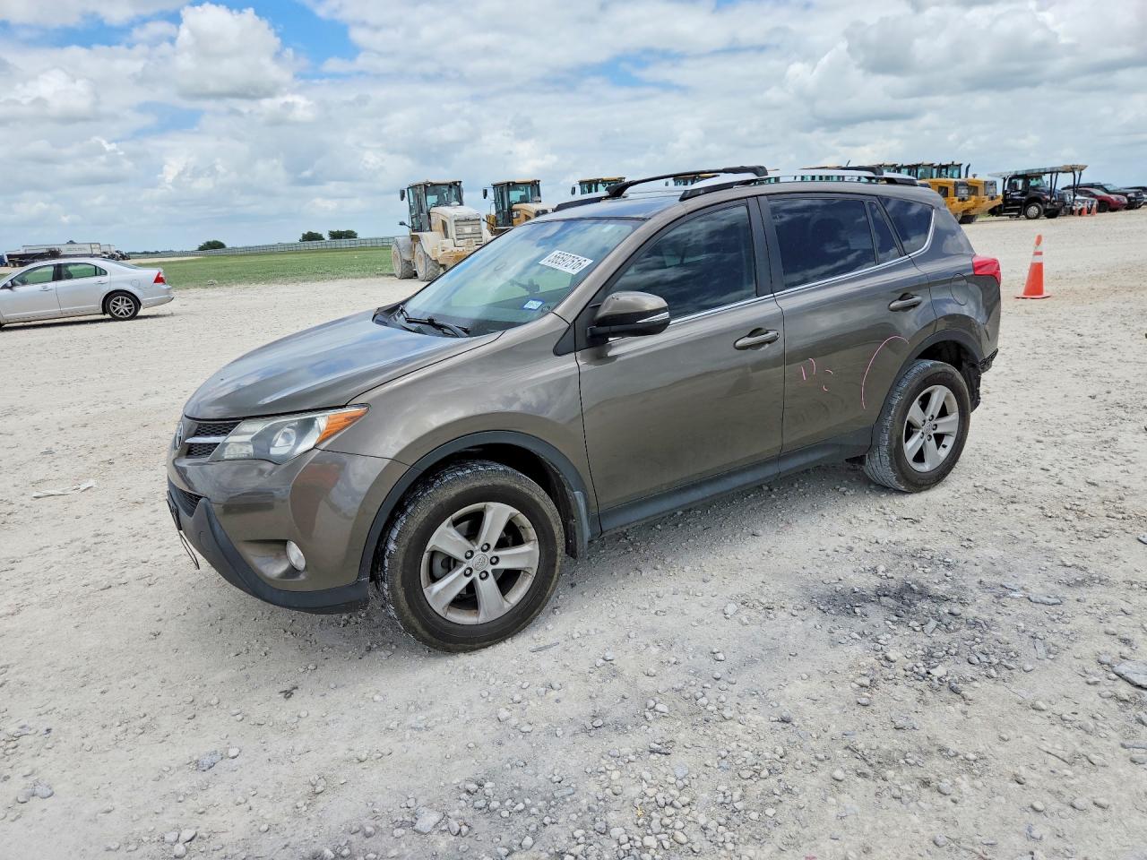 Salvage Toyota RAV4 Image