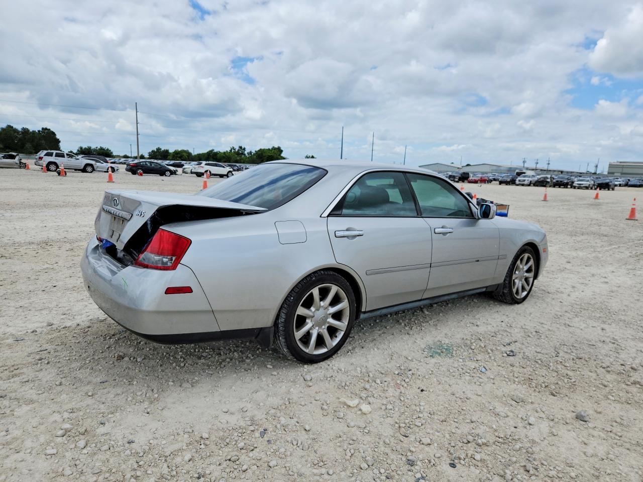 INFINITI M45 Base
