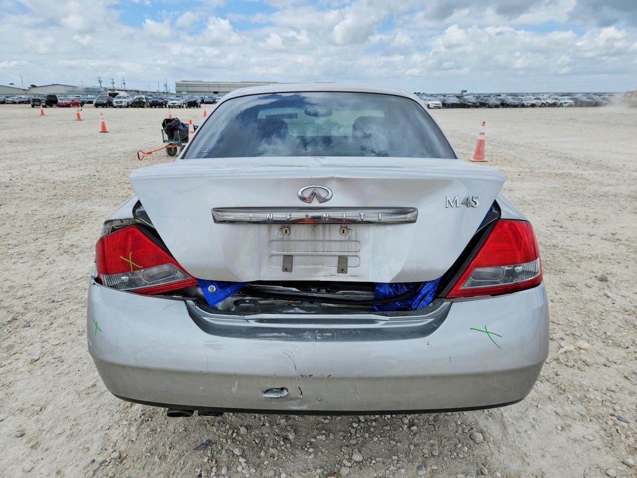 INFINITI M45 Base