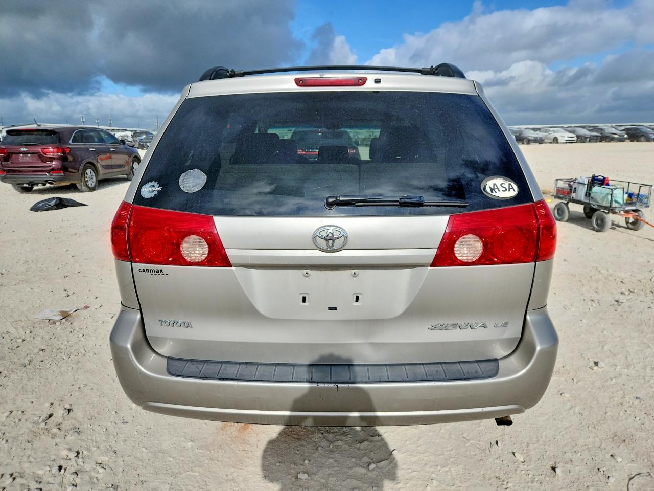Toyota Sienna Le 8-passenger