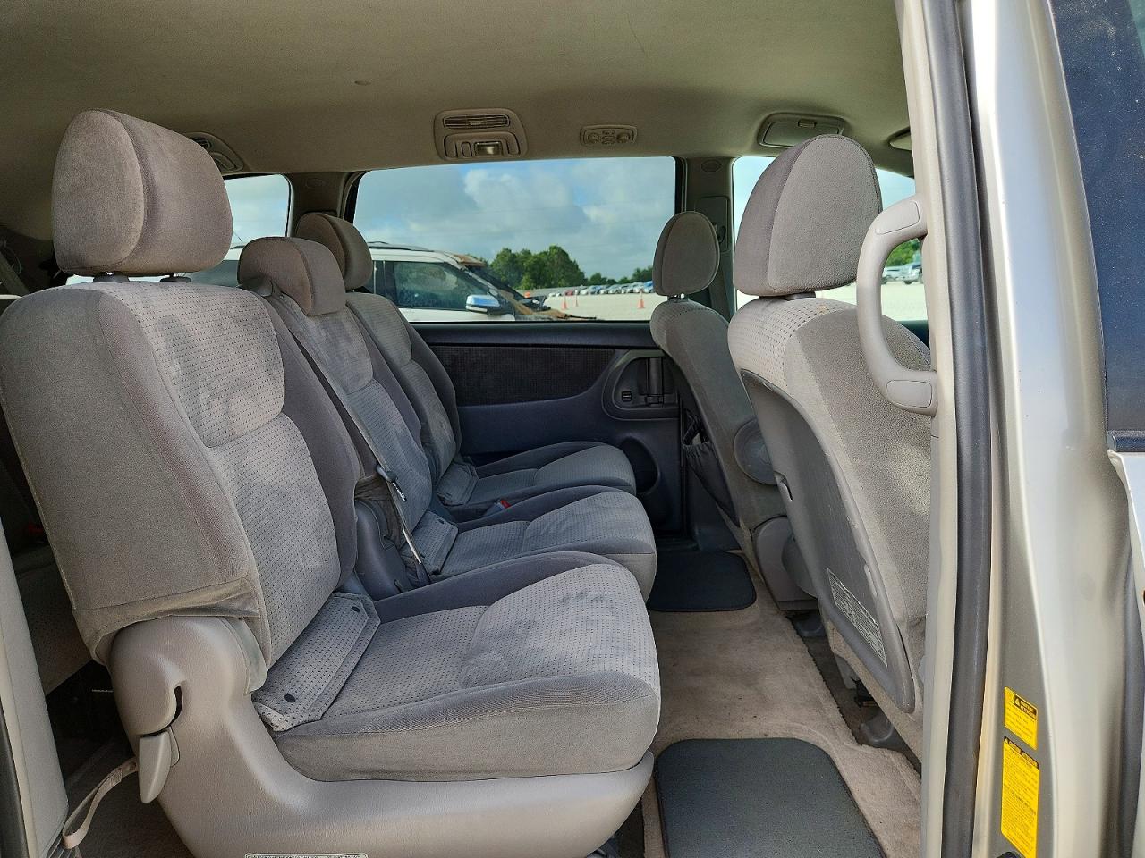 Toyota Sienna Le 8-passenger