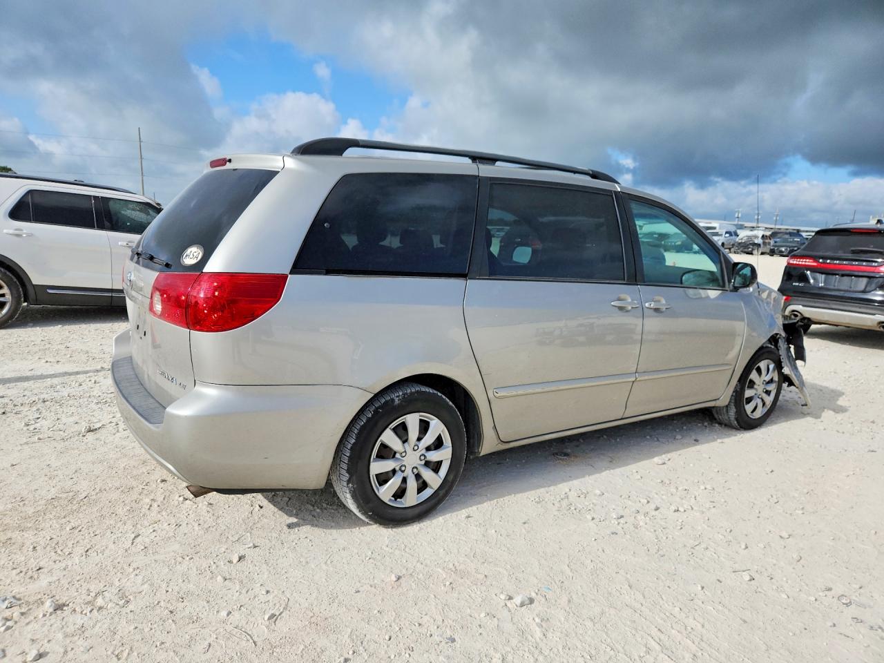 Toyota Sienna Le 8-passenger