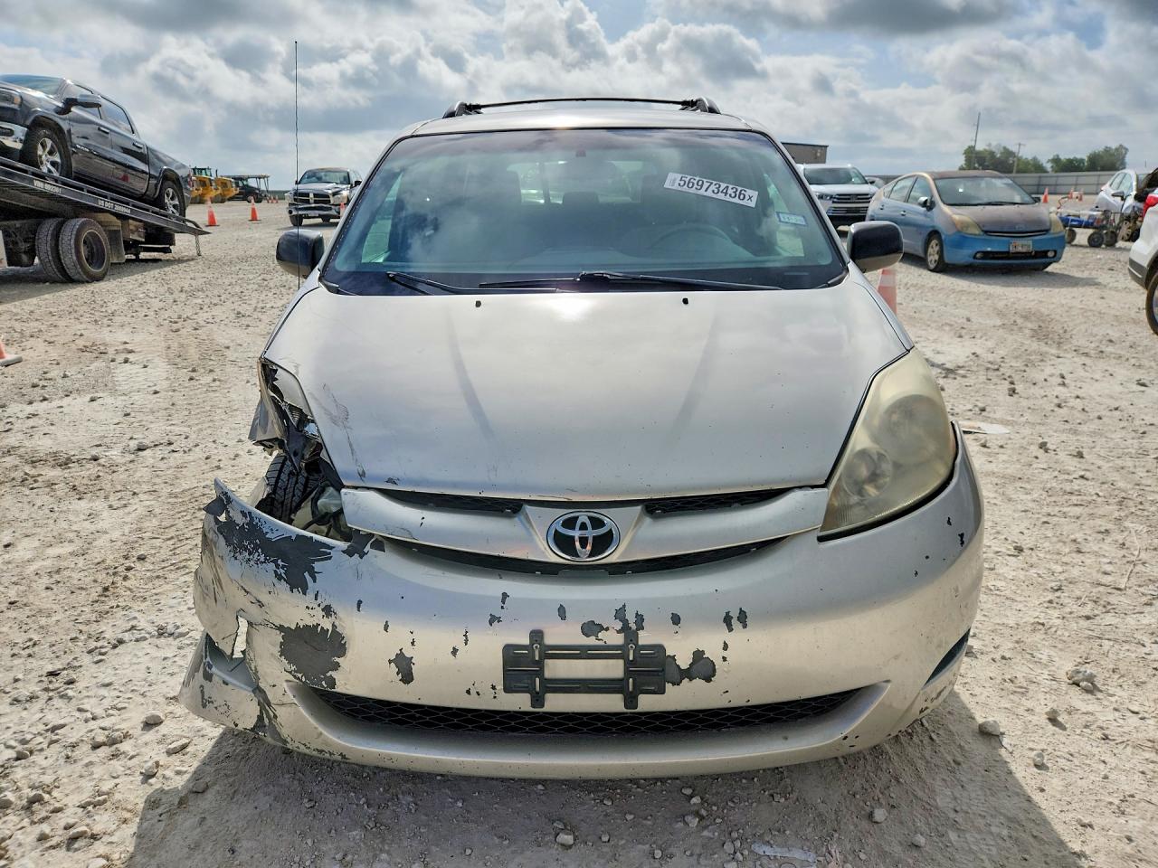 Toyota Sienna Le 8-passenger