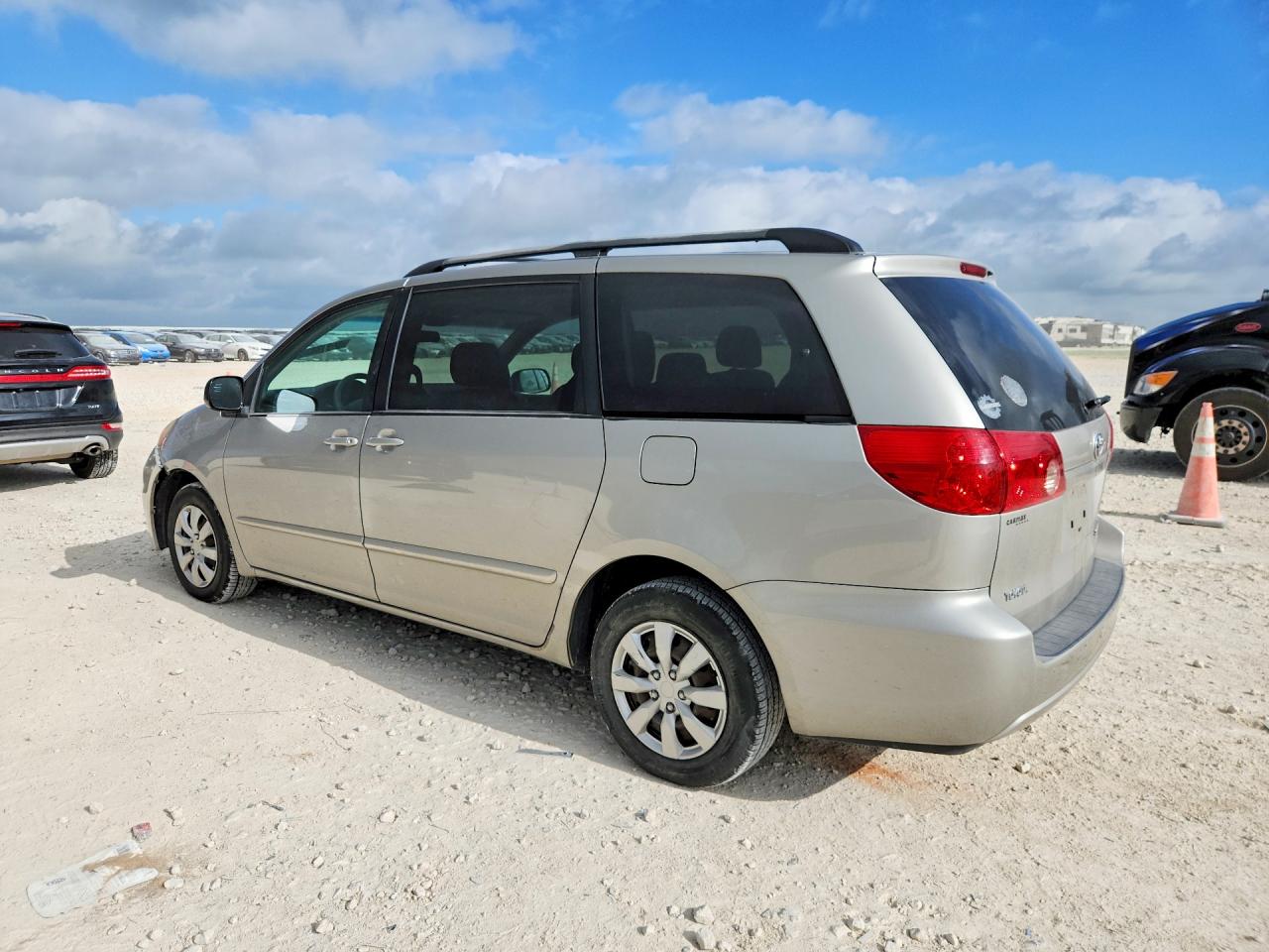Toyota Sienna Le 8-passenger