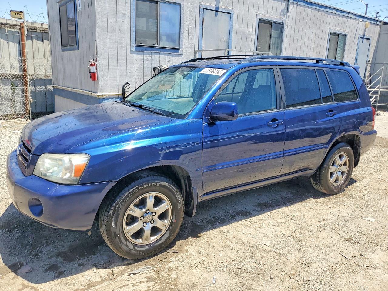 Salvage Toyota Highlander Image