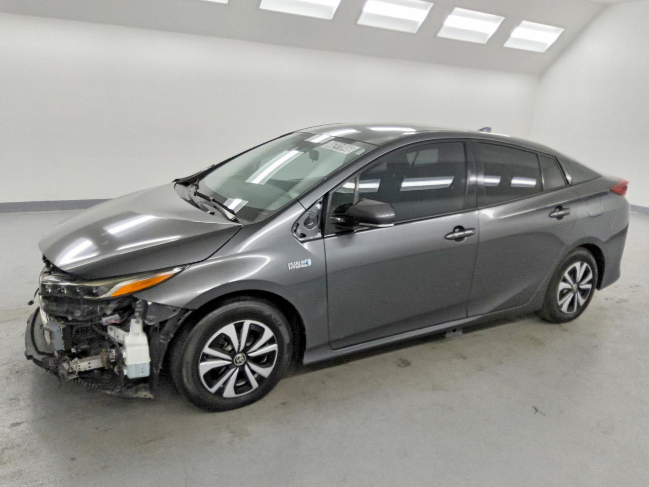 Salvage Toyota Prius Image