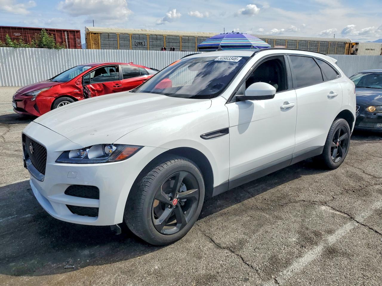Salvage Jaguar F-PACE Image