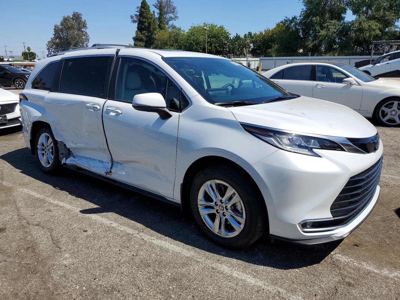 Toyota Sienna Limited 7-passenger