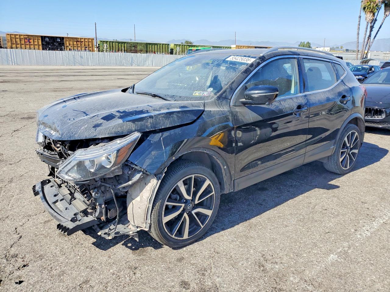 Salvage Nissan Rogue Image