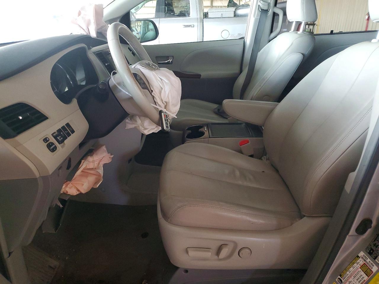 Toyota Sienna Xle 7-passenger