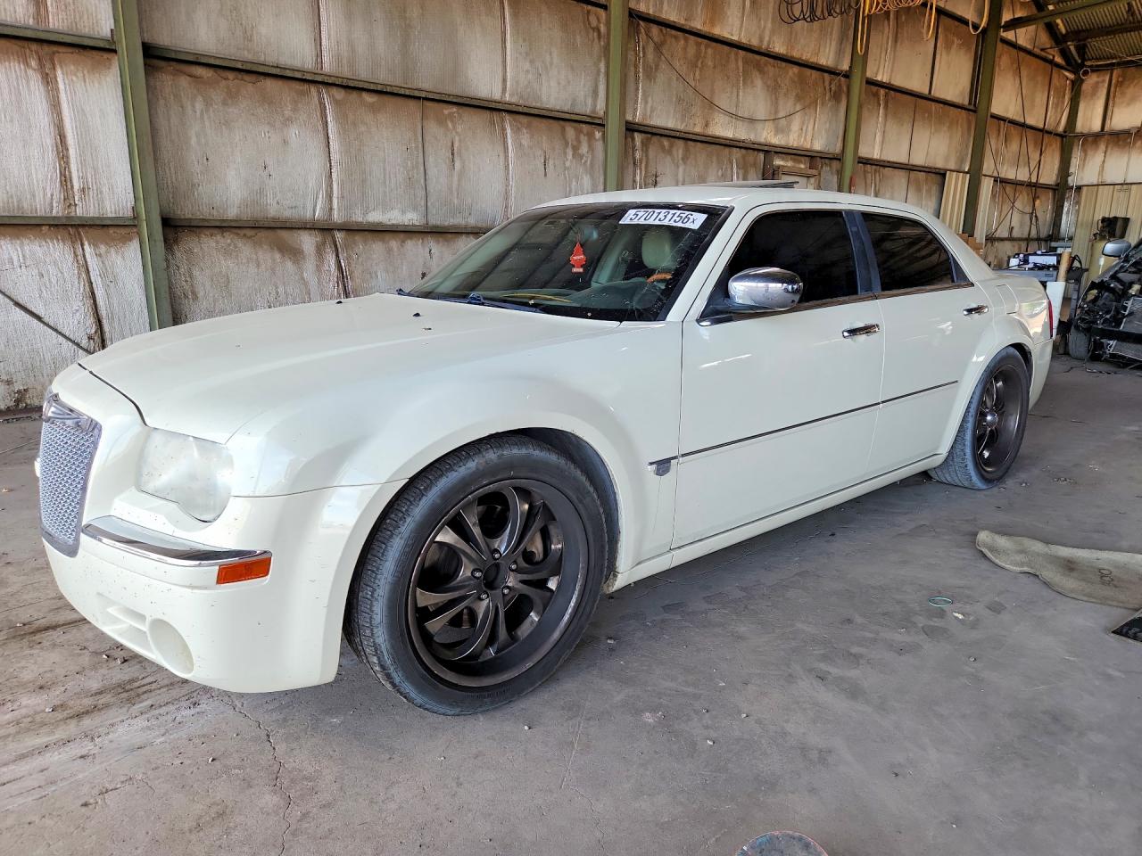 Salvage Chrysler 300 Image