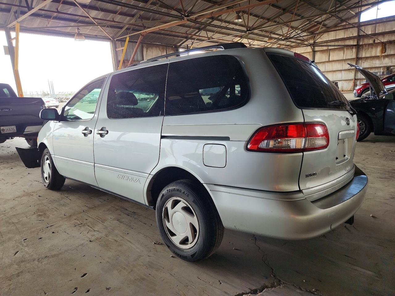 Toyota Sienna Le