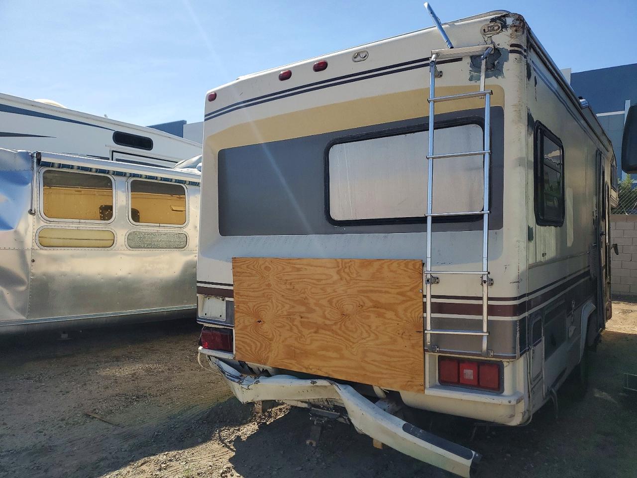 Ford Econoline E350 Cutaway Van
