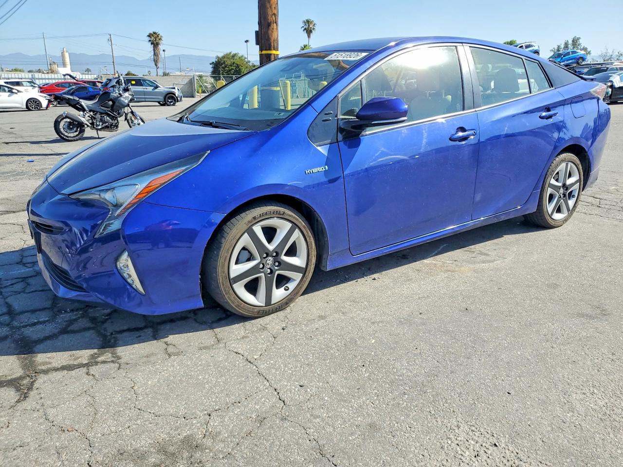 Salvage Toyota Prius Image
