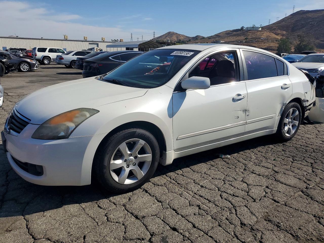 Salvage Nissan Altima Image