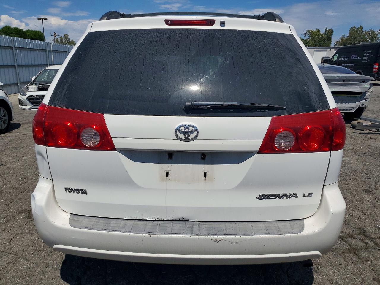 Toyota Sienna Le 8 Passenger