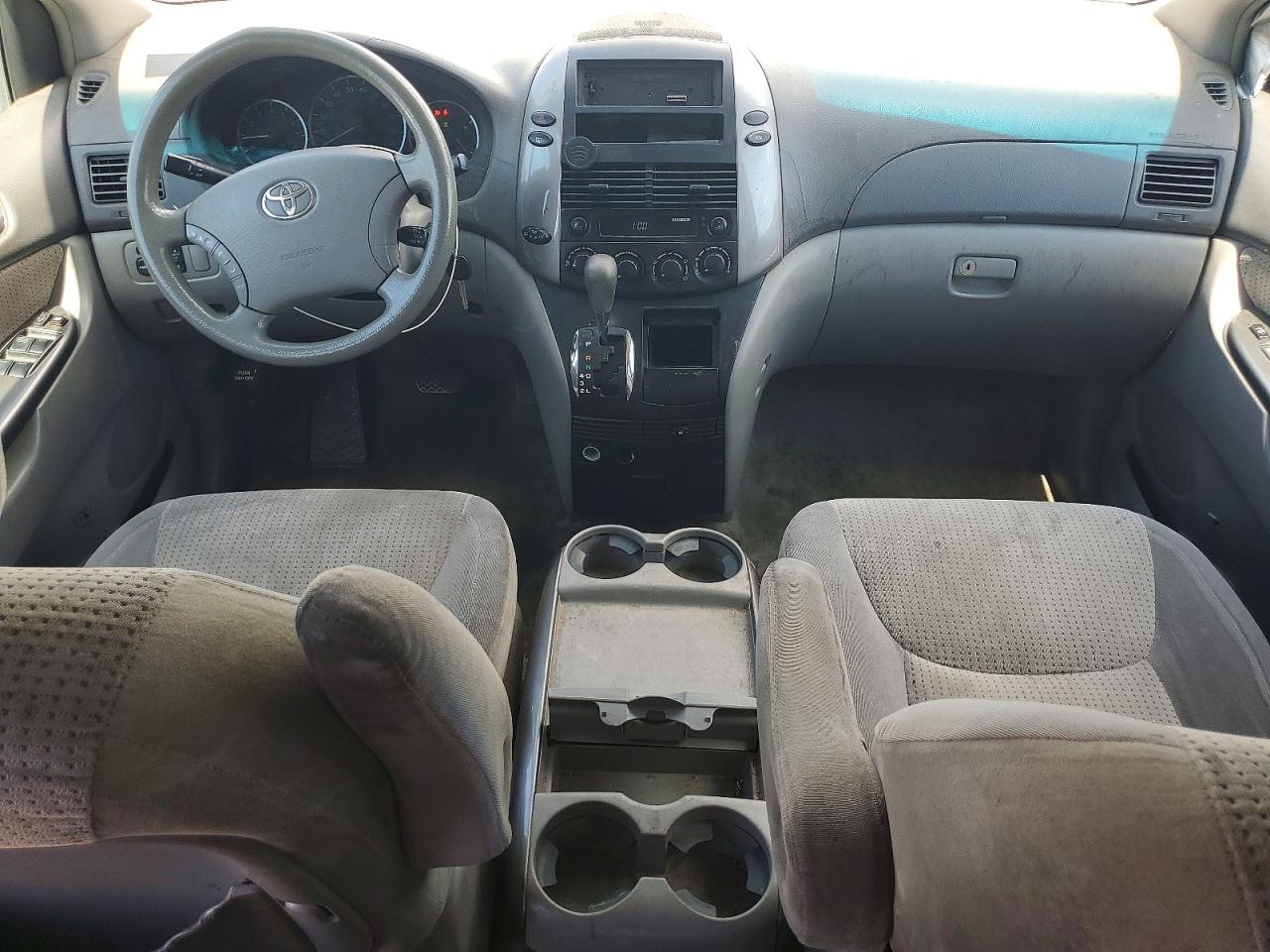 Toyota Sienna Le 8 Passenger