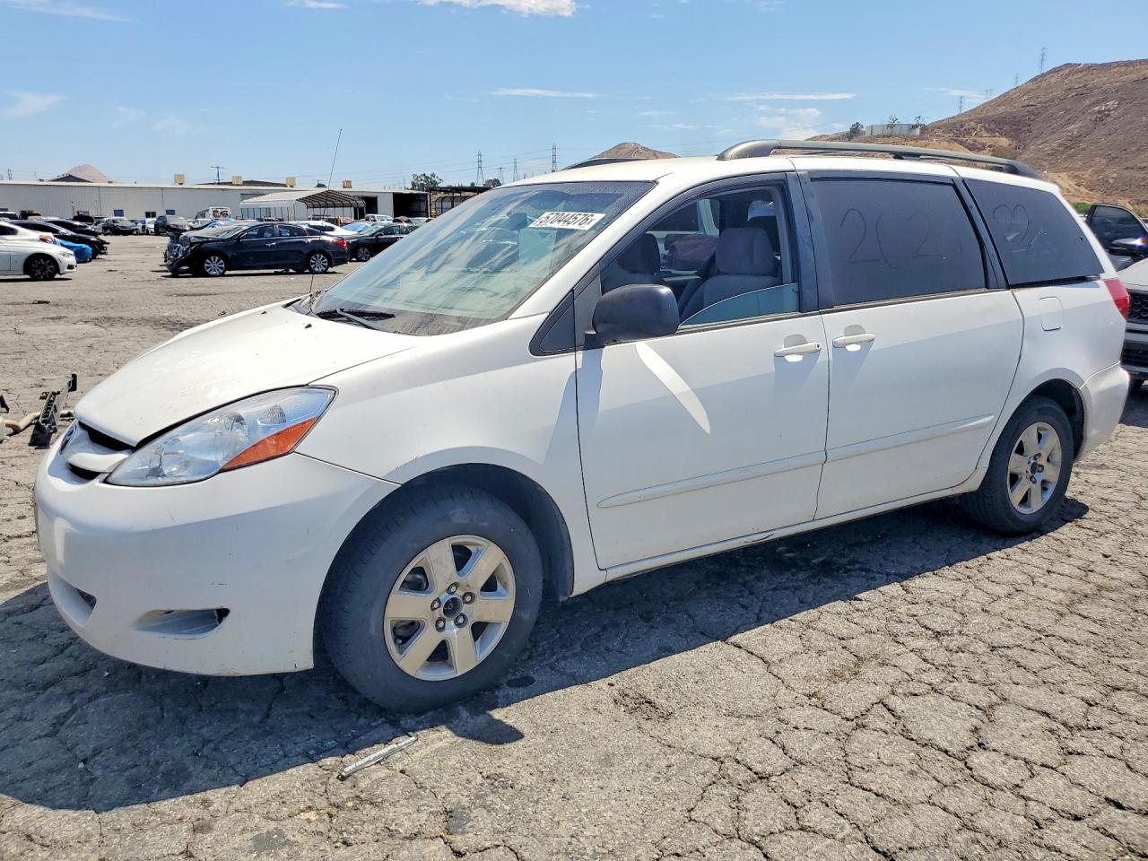 Toyota Sienna Le 8 Passenger