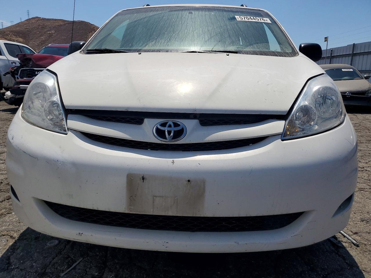 Toyota Sienna Le 8 Passenger