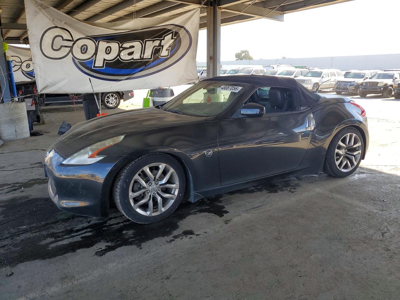 Salvage Nissan 370Z Image