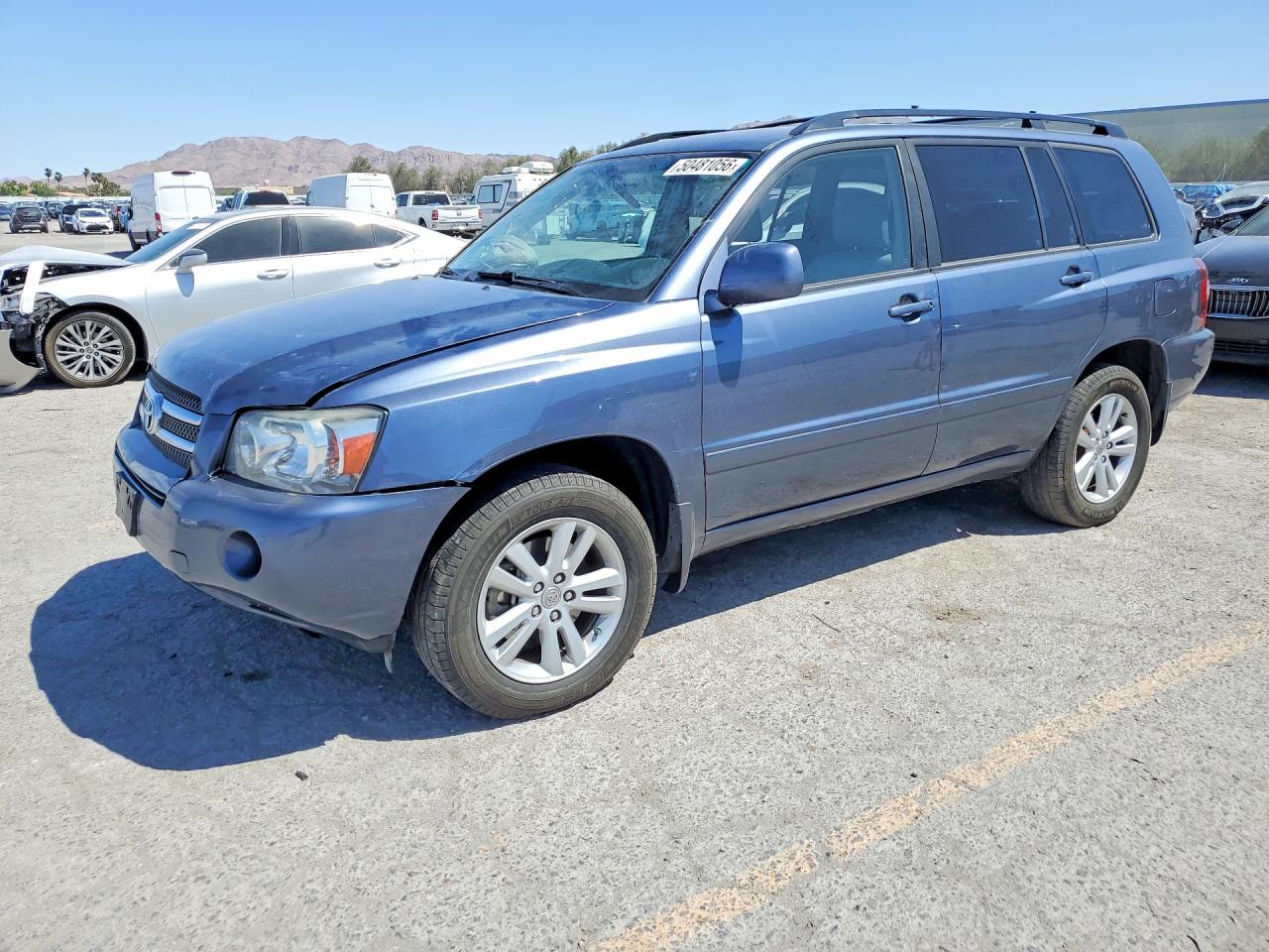 Salvage Toyota Highlander Image