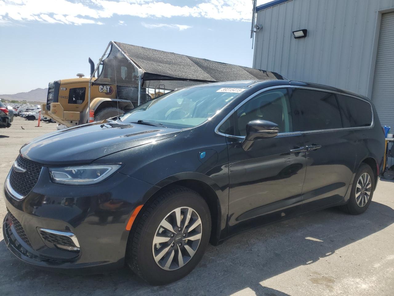 Salvage Chrysler Pacifica Image