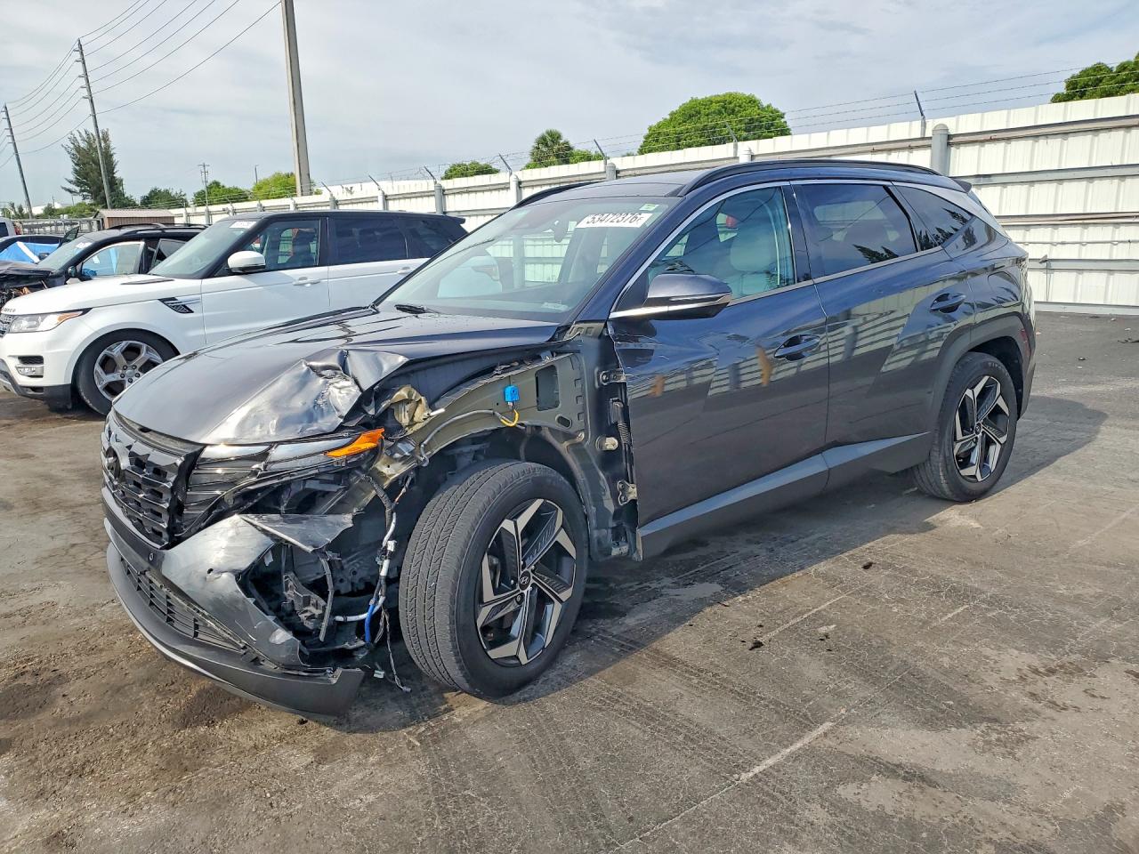 Salvage Hyundai TUCSON Image