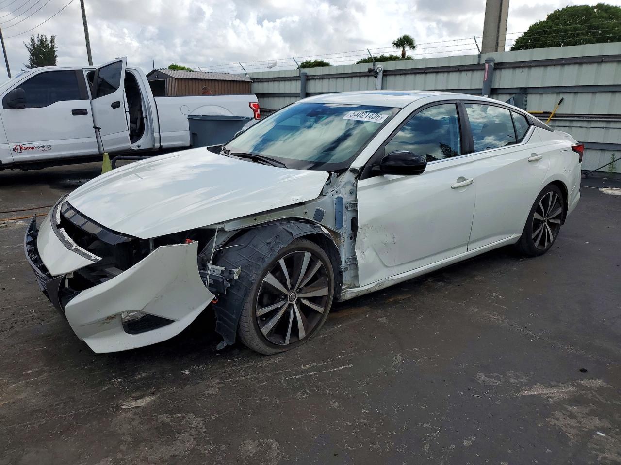 Salvage Nissan Altima Image