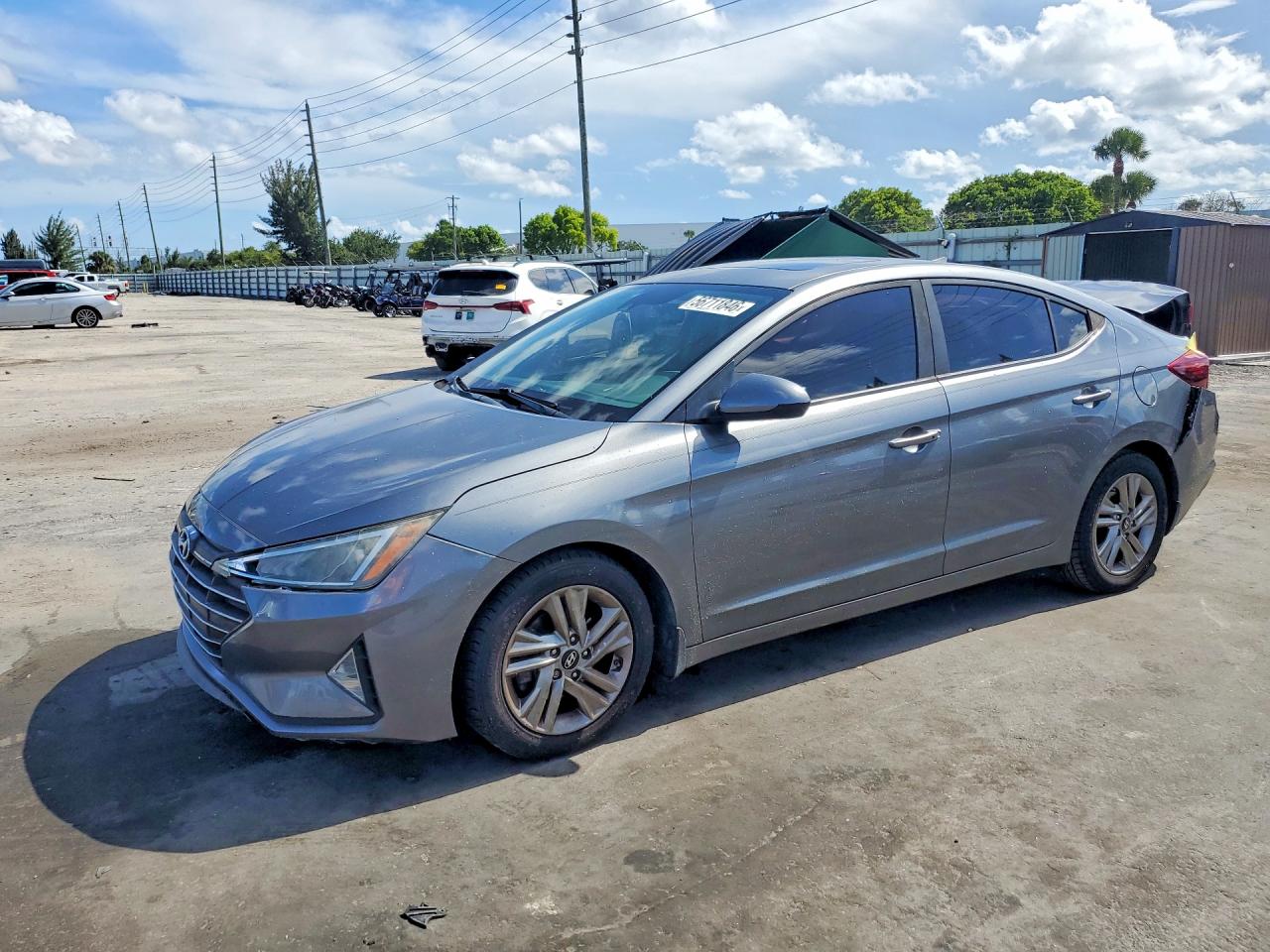 Salvage Hyundai ELANTRA Image