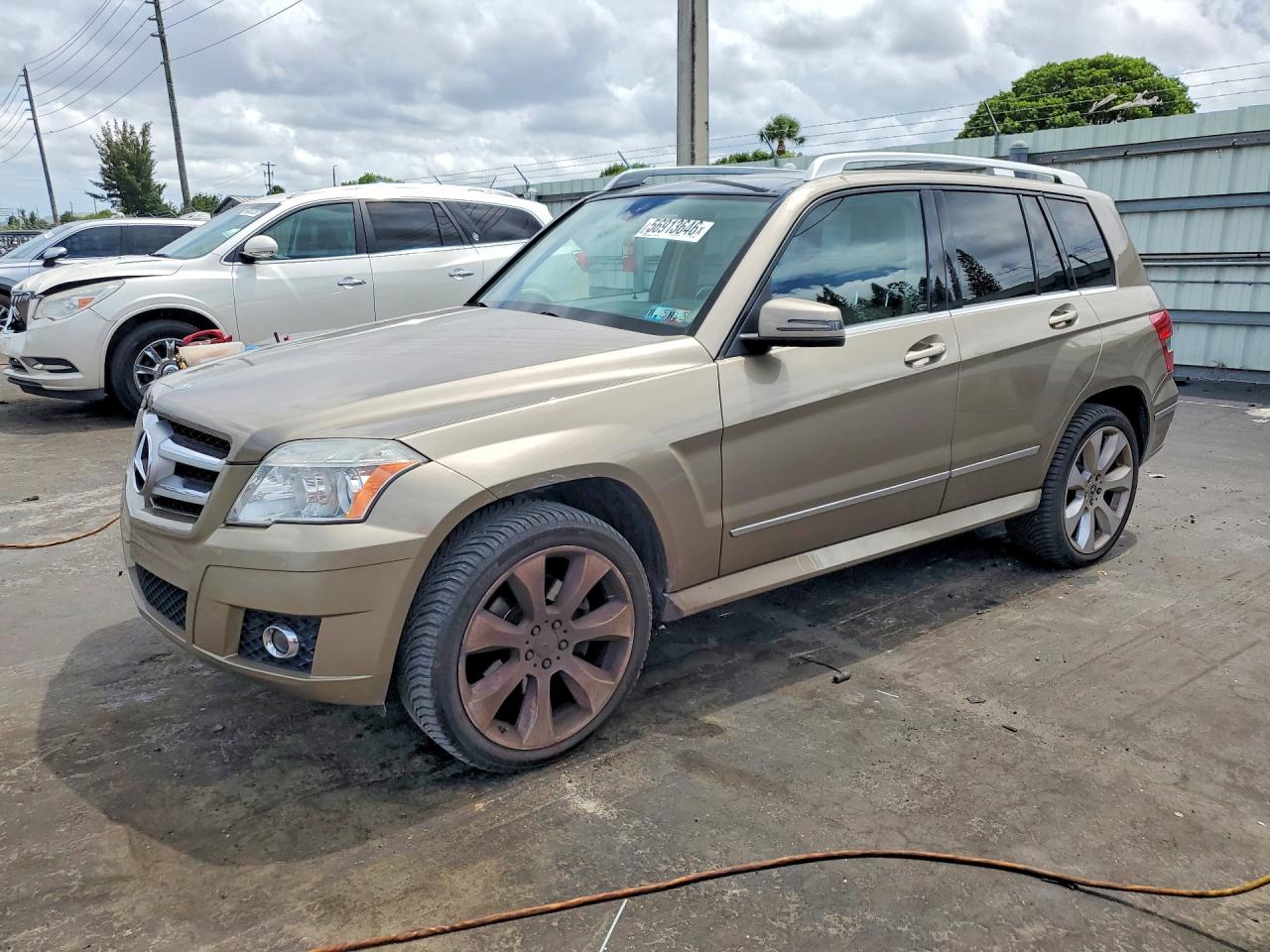 Salvage Mercedes-Benz GLK Image