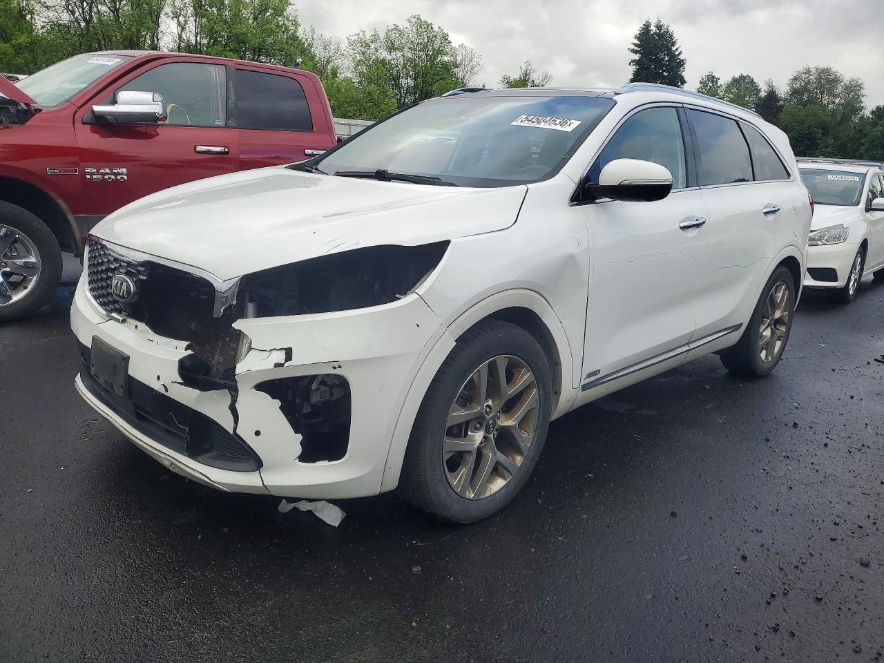 Salvage Kia Sorento Image
