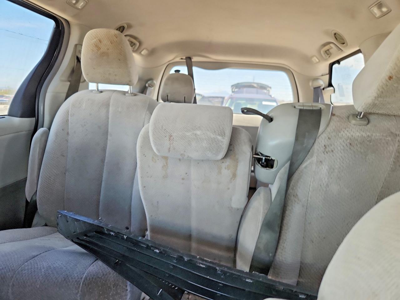 Toyota Sienna Le