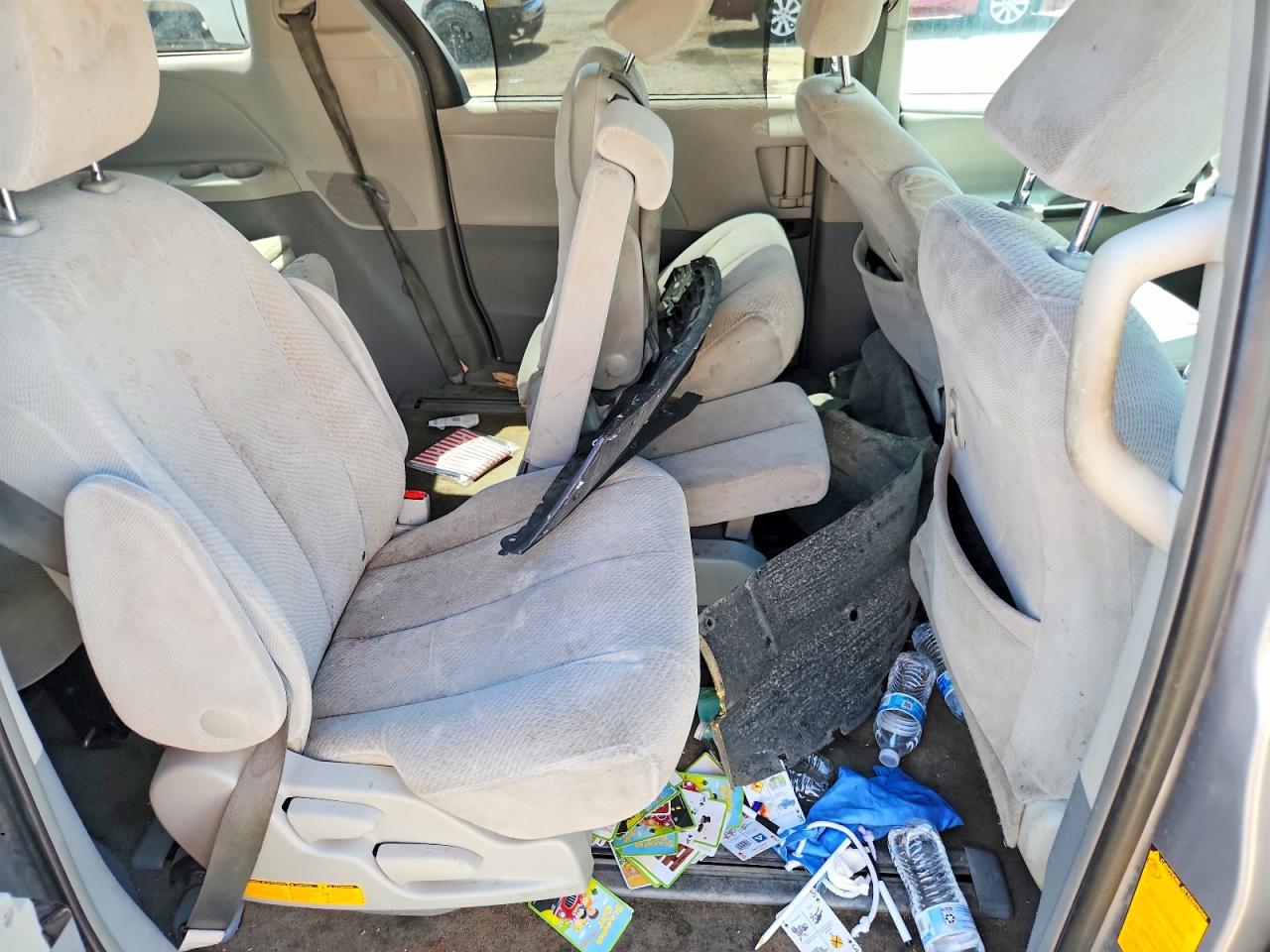 Toyota Sienna Le