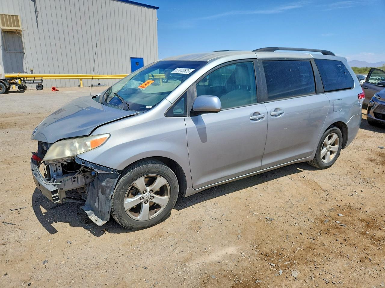 Salvage Toyota Sienna Image