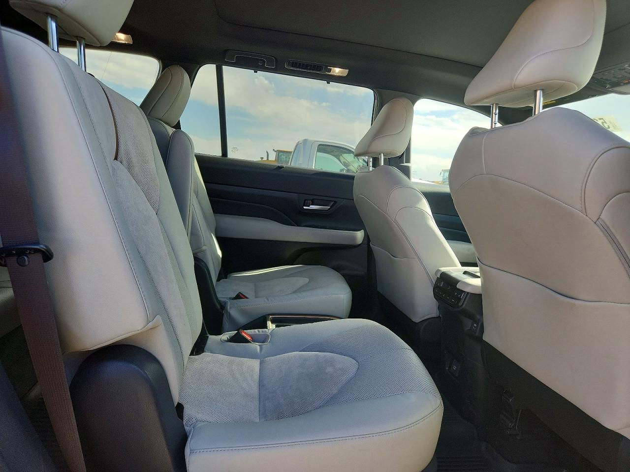 Toyota Grand Highlander Hybrid Max Platinum