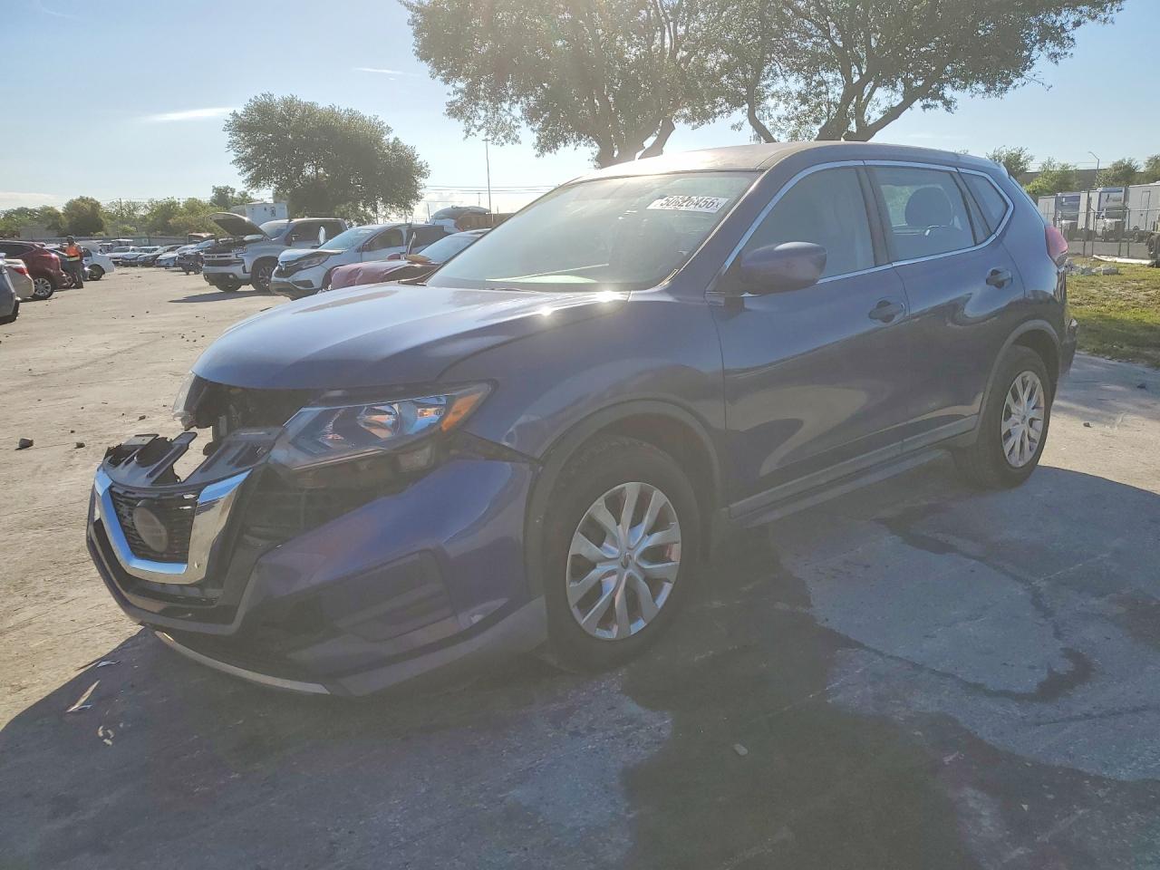 Salvage Nissan Rogue Image
